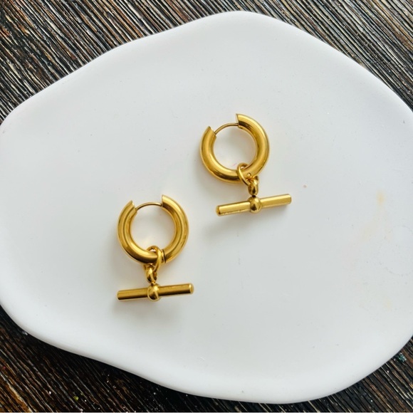 T bar mini gold hoop huggie earrings statement elegant - Picture 7 of 7